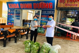 Hỗ trợ 700 kg rau, củ cho Bệnh viện Đa khoa huyện Hậu Lộc phòng chống dịch COVID -19