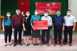 LĐLĐ Quảng Xương tiếp nhận ủng hộ phòng, chống dịch COVID-19