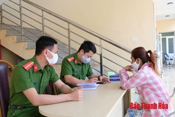 Một phụ nữ Campuchia đi lạc hơn 1.500 km được cách ly, hỗ trợ tại huyện Mường Lát