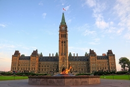 Quốc hội Canada thông qua chương trình trợ cấp lương khổng lồ