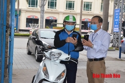 VNPT Thanh Hóa sử dụng mã QR code của app NCOVI để kiểm tra sức khỏe người ra vào cơ quan