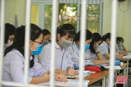 Học sinh Thanh Hóa đi học trở lại sau khi nghỉ phòng chống dịch COVID-19