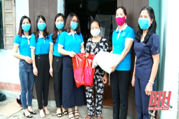 Hội LHPN huyện Thọ Xuân: Tặng quà, hỗ trợ hội viên nghèo phòng chống COVID-19