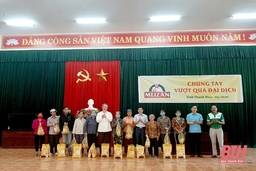 Tập đoàn Wilmar CLV trao gạo và dầu ăn cho các hộ dân có hoàn cảnh khó khăn