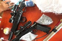 CSGT Thanh Hóa phát hiện đối tượng tàng trữ 2 khẩu súng cùng 3.000 viên đạn