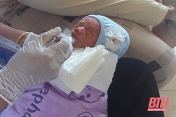 Một bé trai 3 ngày tuổi bị bỏ rơi ở cổng Nghè Đờn