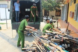 Vận động thu hồi vũ khí, vật liệu nổ: Góp phần giữ gìn bình yên bản làng