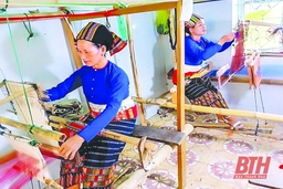 Lợi ích kép từ mô hình dệt thổ cẩm của phụ nữ dân tộc thiểu số
