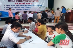 Gần 400 người dân xã Ninh Khang được khám bệnh, cấp phát thuốc miễn phí