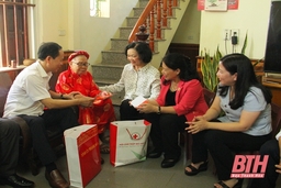 Trưởng ban Dân vận Trung ương Trương Thị Mai dự chương trình “Hành trình tri ân 2020” tại Thanh Hoá
