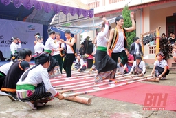 Đồng bào vùng cao chung tay giữ gìn bản sắc văn hóa