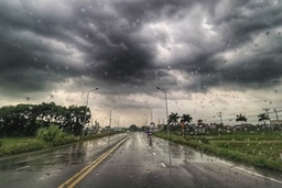 Bắc Bộ và Thanh Hóa tiếp tục có mưa dông kèm theo thời tiết nguy hiểm