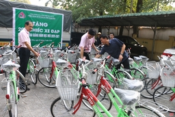 Ngân hàng Chính sách xã hội- Chi nhánh tỉnh Thanh Hóa tặng xe đạp cho 200 học sinh nghèo vượt khó vươn lên trong học tập
