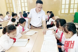 Thầy giáo gần 20 năm gắn bó với học sinh vùng cao