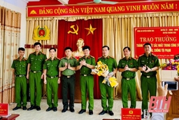Thưởng nóng 40 triệu đồng cho Công an huyện Hoằng Hoá