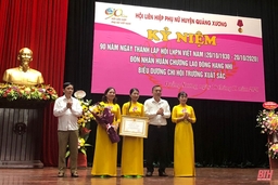 Hội LHPN huyện Quảng Xương đón nhận Huân chương Lao động hạng Nhì