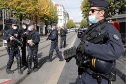Pháp: Hung thủ vụ tấn công bằng dao mang quốc tịch Tunisia