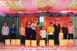 Phó Chủ tịch HĐND tỉnh Phạm Bá Oai dự Ngày hội Đại đoàn kết dân tộc tại thôn Thượng Đại, xã Hoằng Xuyên