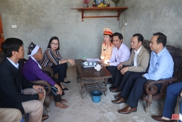 Ban An toàn giao thông tỉnh Thanh Hóa thăm gia đình có nạn nhân tử vong do TNGT tại Vĩnh Lộc và Thạch Thành