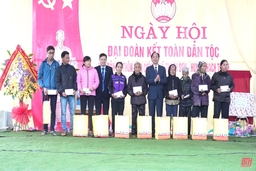 Trưởng Ban Văn hóa - Xã hội HĐND tỉnh dự Ngày hội đại đoàn kết tại huyện Thạch Thành