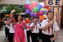 Thống nhất xóa bỏ chứng chỉ ngoại ngữ và tin học cho giáo viên
