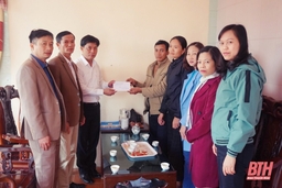 Liên đoàn Lao động tỉnh Thanh Hoá trao tiền hỗ trợ cho 2 gia đình công nhân mất tích tại Thủy điện Rào Trăng 3