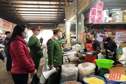 Tuyên truyền an toàn PCCC tại Chợ đầu mối Đông Hương