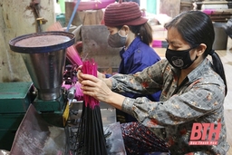 Làng làm hương vào tết