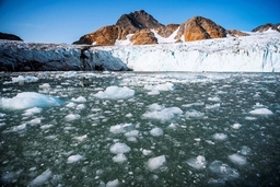 Tàu cá của Nga bị chìm ở biển Barents, 17 người mất tích