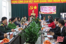 Trưởng ban Tổ chức Tỉnh uỷ Nguyễn Văn Hùng kiểm tra tình hình sản xuất, thăm hỏi gia đình chính sách tại Thạch Thành