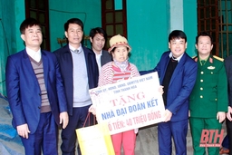 Trưởng ban Quản lý KKT Nghi Sơn và các Khu công nghiệp tỉnh kiểm tra tình hình sản xuất và đời sống của Nhân dân thị xã Bỉm Sơn