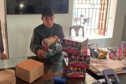 Bắt đối tượng vận chuyển 8 kg pháo hoa nổ
