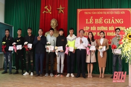 Bế giảng lớp Bồi dưỡng Đối tượng kết nạp đảng cho thanh niên ưu tú trúng tuyển khám nghĩa vụ quân sự