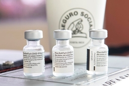 Hong Kong chính thức phê duyệt vắcxin của Fosun-BioNTech