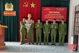 Trao thưởng cho Công an thị xã Nghi Sơn lập thành tích  trong đấu tranh trấn áp tội phạm