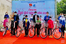 Ngân hàng Chính sách xã hội Thanh Hóa tặng quà tết cho hộ nghèo, gia đình chính sách