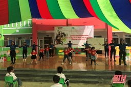 Tặng thiết bị cải thiện vệ sinh, nước sạch ứng phó với dịch COVID-19