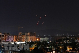 Syria hạ nhiều tên lửa bắn về phía thủ đô Damascus