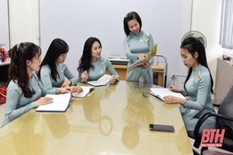 Nữ cán bộ, viên chức Trung tâm Văn hóa tỉnh hưởng ứng tuần lễ áo dài