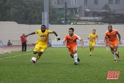 Phung phí cơ hội ghi bàn, Đông Á Thanh Hóa thua đau trước SHB Đà Nẵng