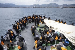 Hàng trăm người di cư trái phép bị bắt giữ ngoài khơi Libya