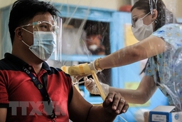 Philippines cho phép sử dụng vaccine của Sinovac cho người cao tuổi
