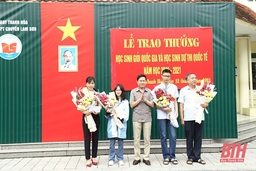 Trường THPT chuyên Lam Sơn trao thưởng cho học sinh giỏi Quốc gia và học sinh dự thi quốc tế năm học 2020-2021