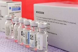 Dịch COVID-19: Johnson & Johnson bắt đầu bàn giao vaccine cho EU