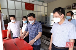 Đồng chí Bí thư Tỉnh ủy Đỗ Trọng Hưng kiểm tra công tác bầu cử và phòng, chống dịch, bệnh COVID-19 tại huyện Hậu Lộc
