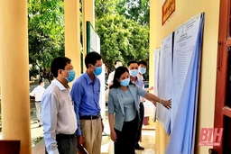 Trưởng ban Dân vận Tỉnh ủy, Chủ tịch Ủy ban MTTQ tỉnh kiểm tra công tác bầu cử tại huyện Quảng Xương