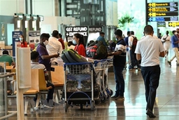 Singapore ngừng cấp thẻ làm việc cho người đến từ nước có nguy cơ cao