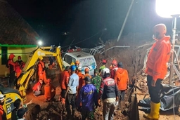 Lở đất làm 8 người chết và mất tích tại tỉnh Tây Sumatra của Indonesia
