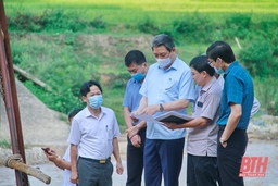 Phó Chủ tịch UBND tỉnh Lê Đức Giang làm việc tại huyện Mường Lát