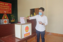 Sôi nổi ngày hội bầu cử tại đô thị công nghiệp phía Bắc của tỉnh
